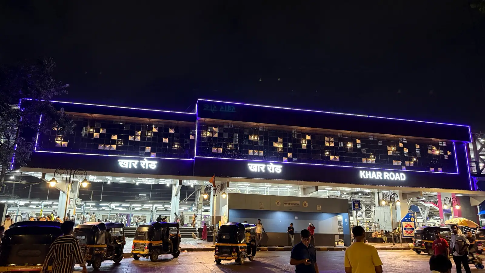 Khar Road station at night